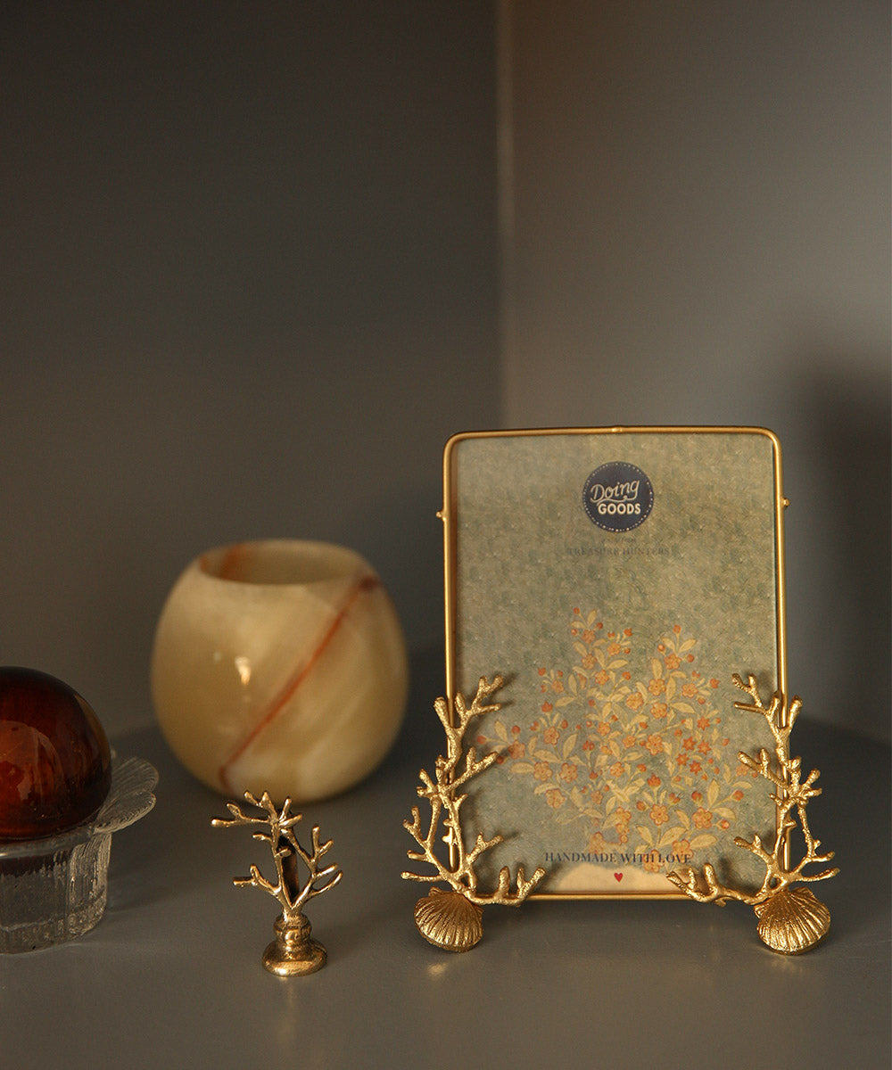 Coral Frame