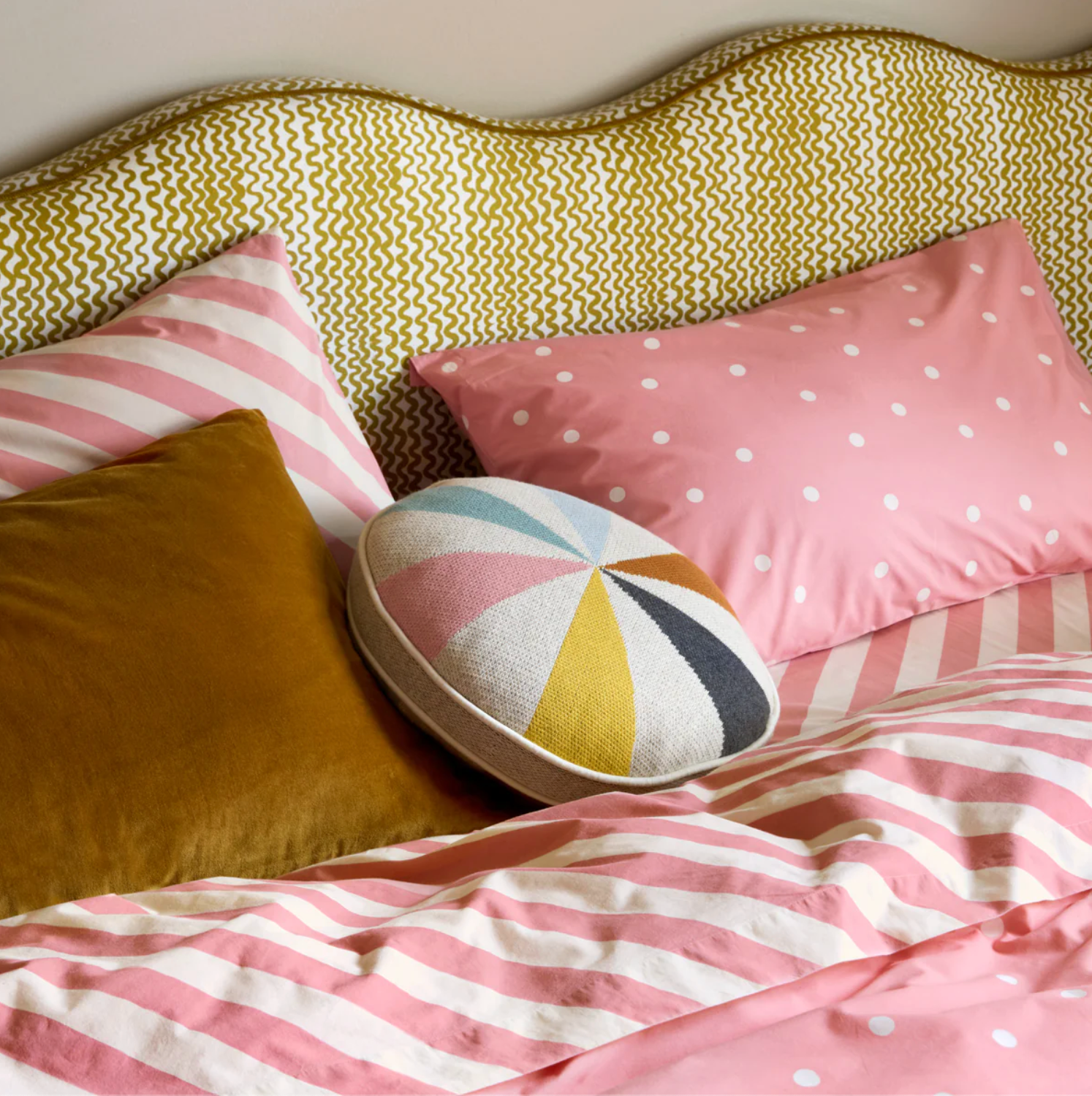 Knit Round Cushion