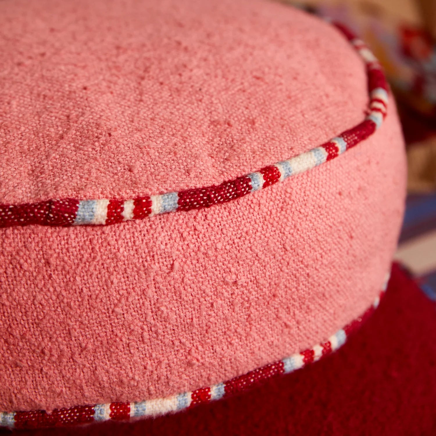 Hibiscus Round cushion